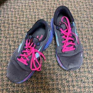 Brooks Women's Athletic Shoes - Black and Pink